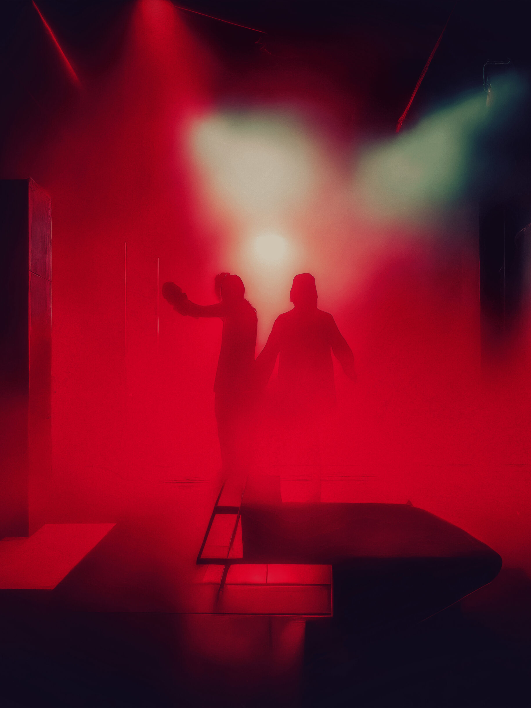 Affiche de l'escape game "Colnem", sans texte, de Télé Bleue Escape Game Nîmes