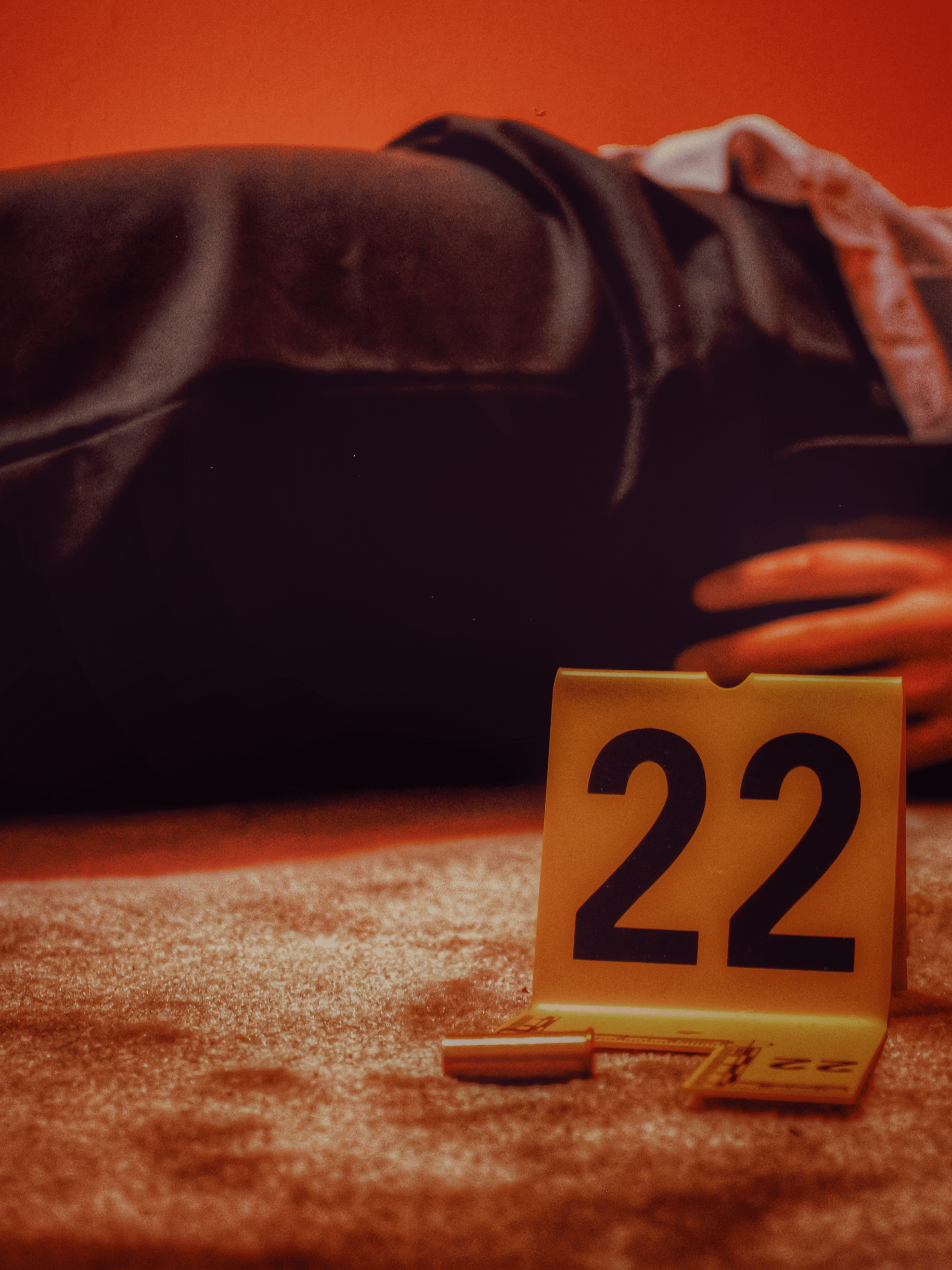Affiche de l'escape game "Scène de crime au QG", sans texte, de Télé Bleue Escape Game Nîmes